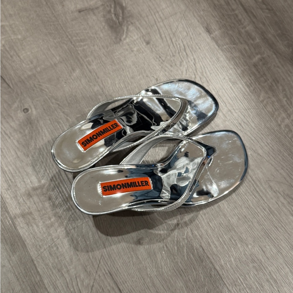 Simon Miller Beep Thongs in Silver - Picture 4 of 5